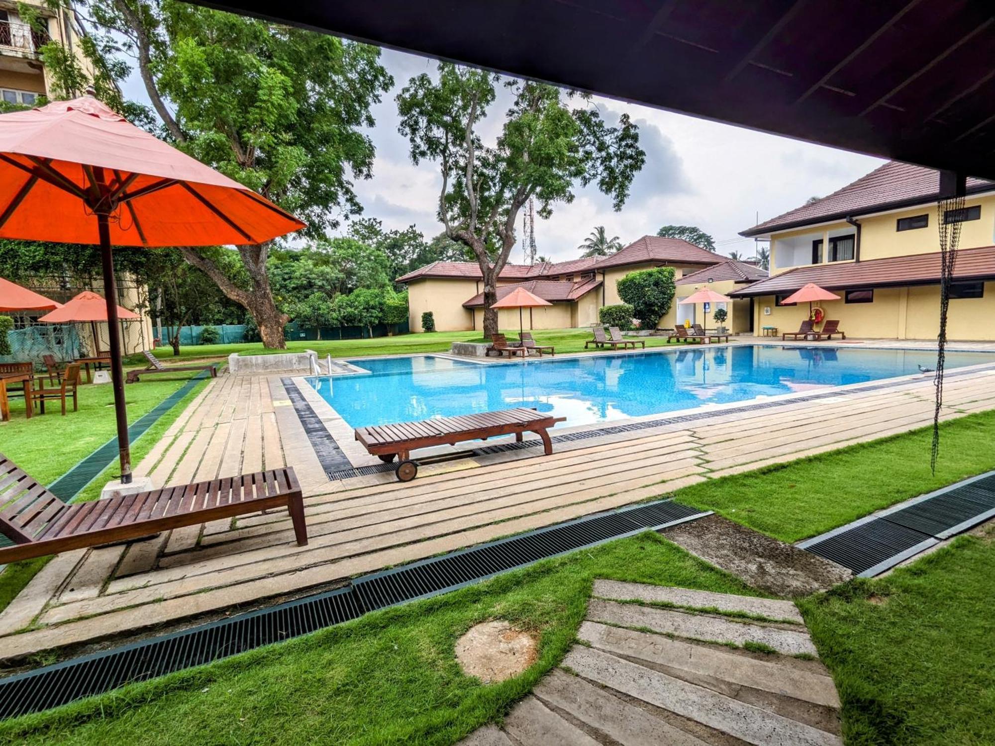 Rajarata Hotel Anuradhapura Ngoại thất bức ảnh