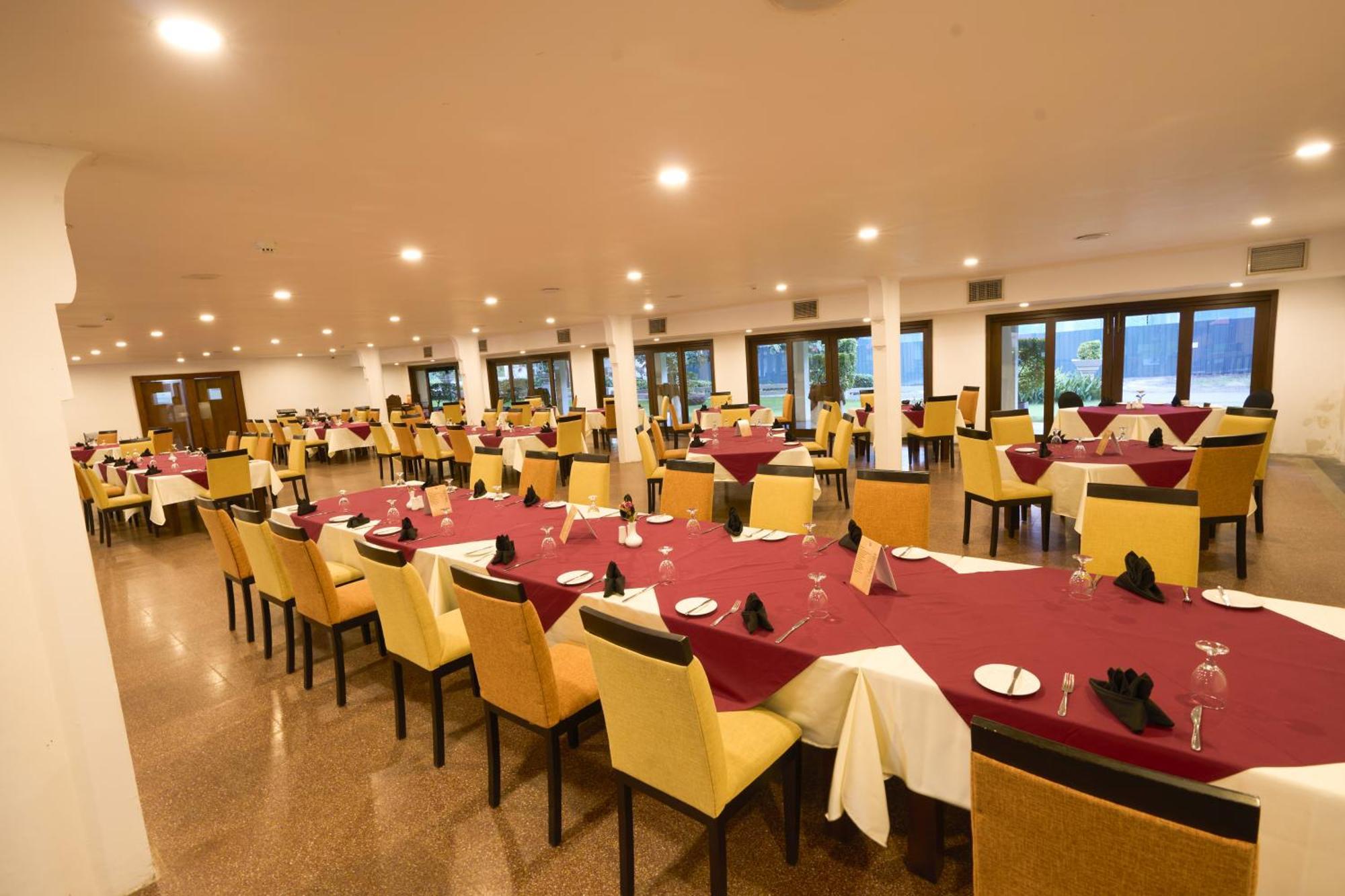 Rajarata Hotel Anuradhapura Ngoại thất bức ảnh