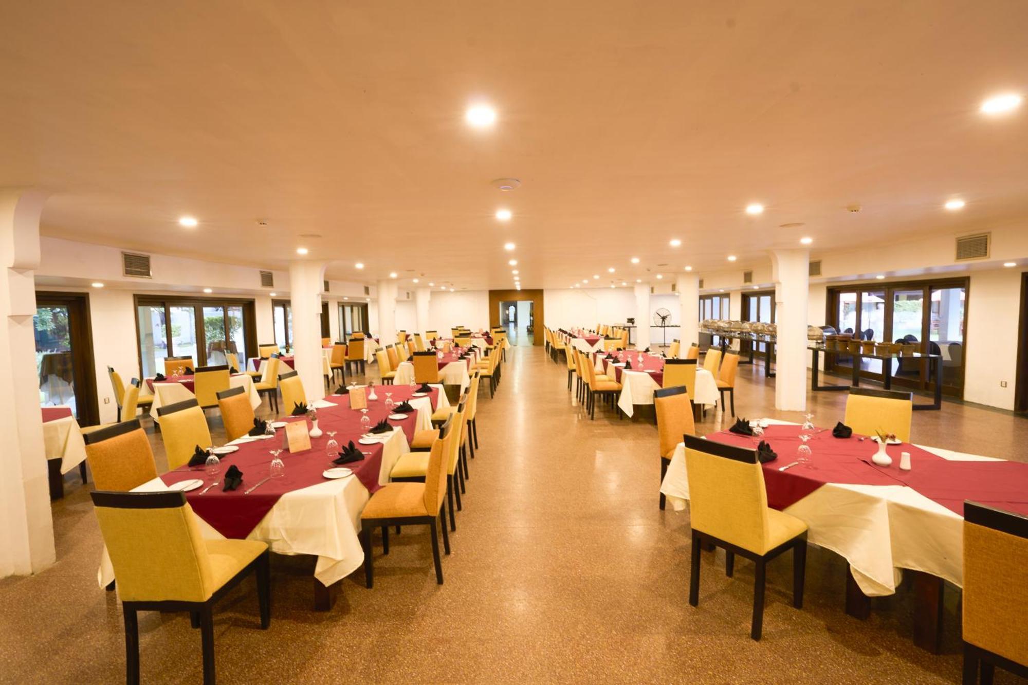 Rajarata Hotel Anuradhapura Ngoại thất bức ảnh