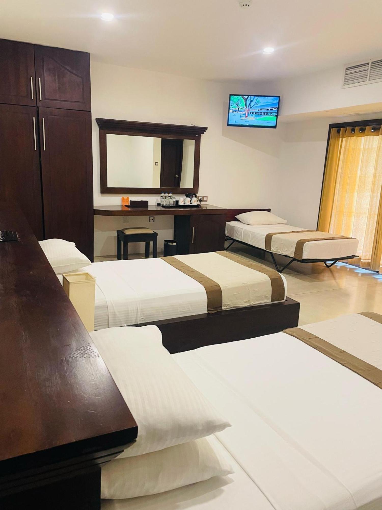 Rajarata Hotel Anuradhapura Ngoại thất bức ảnh