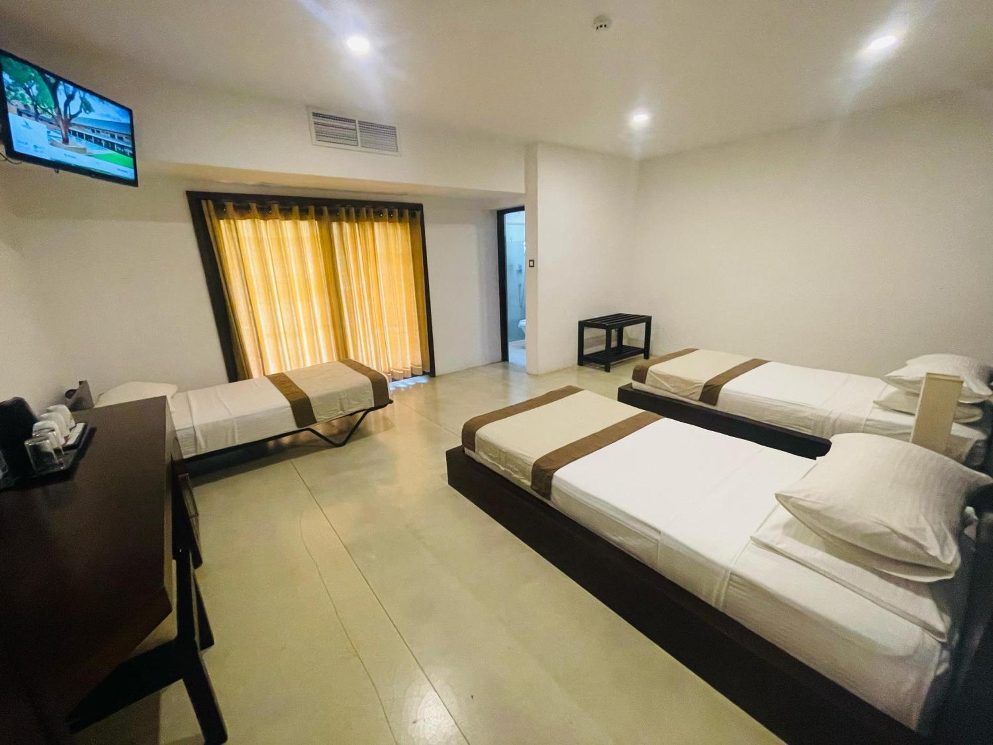 Rajarata Hotel Anuradhapura Ngoại thất bức ảnh