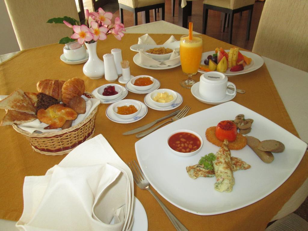 Rajarata Hotel Anuradhapura Ngoại thất bức ảnh